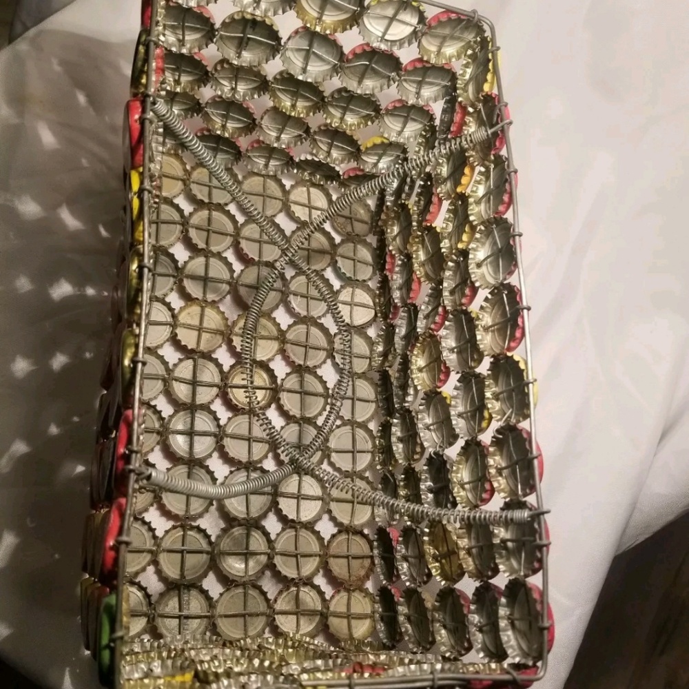 vintage style beer & soda bottle cap basket/purse - Picture 3 of 7
